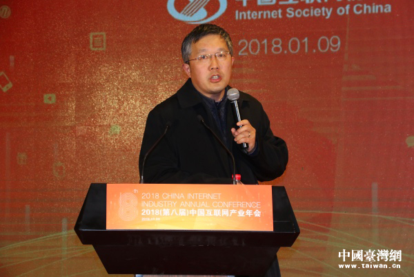 南京航空航天大学计算机学院院长陈兵介绍了互联网在汽车领域的发展应用。（中国台湾网 齐昕摄）
