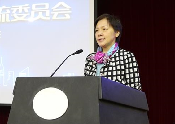 新当选的副主任委员、中国互联网协会副秘书长杨一心讲话并主持大会.jpg